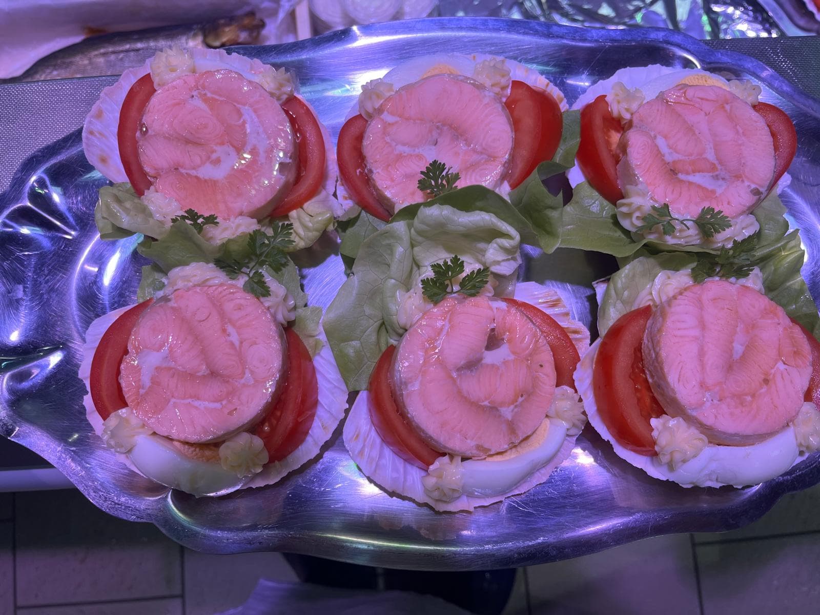 Plateau de saumon sur Saint-Jacques Plateau de saumon sur Saint-Jacques